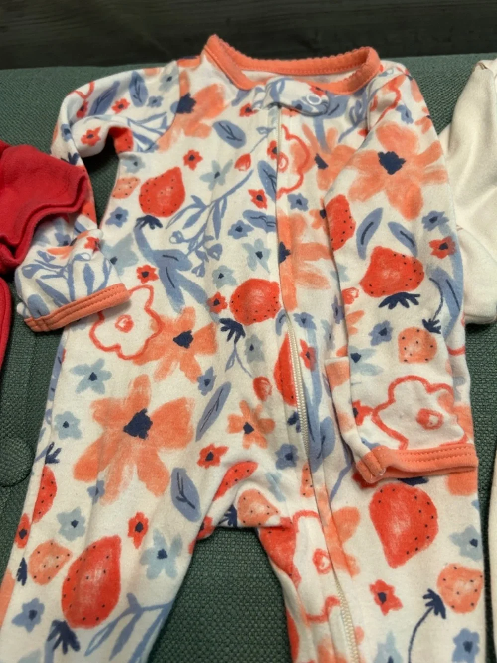 4 newborn 1 piece sleepers - Picture 3 of 5